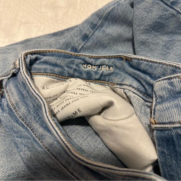 American Eagle Outfitters Light Blue Mom Jeans Straight Leg Denim Size 14 SHORT - Picture 7 of 7